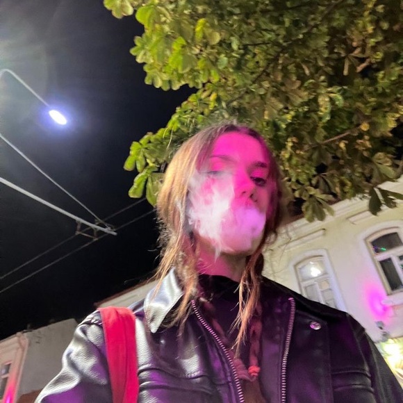 Meet your Posher, Brandy - Picture 2 of 2